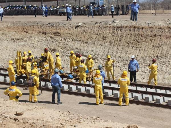 Trabalhadores da Transnordestina são demitidos no trecho de Simplício Mendes.(Imagem:Catarina Costa/G1 PI)