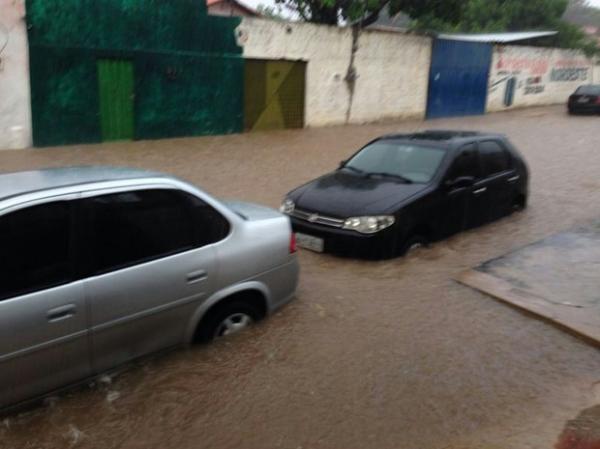 Chuva volta a causar prejuízos aos moradores da Zona Sul de Teresina.(Imagem:Ellyo Teixeira/G1)