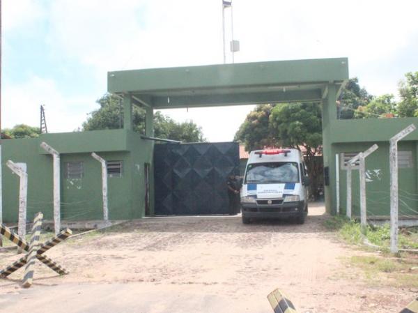 Dois presos ficaram feridos durante motim na Penitenciária Irmão Guido.(Imagem:Catarina Costa/G1 PI)