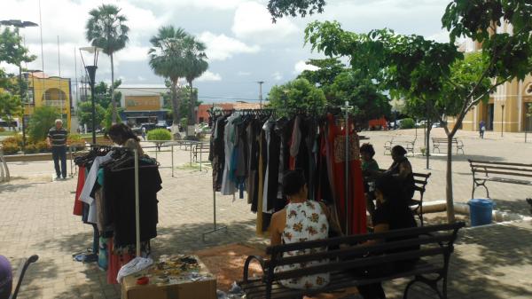  Realizado bazar beneficente na Praça Dr. Sebastião Martins.(Imagem:FlorianoNews)