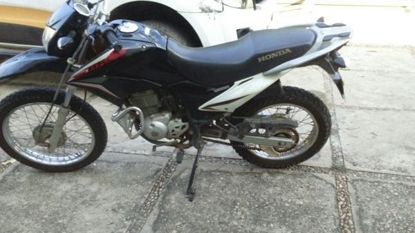 Após tentativa de assalto, criminosos abandonam motocicleta roubada em Floriano(Imagem:Divulgação/PM)