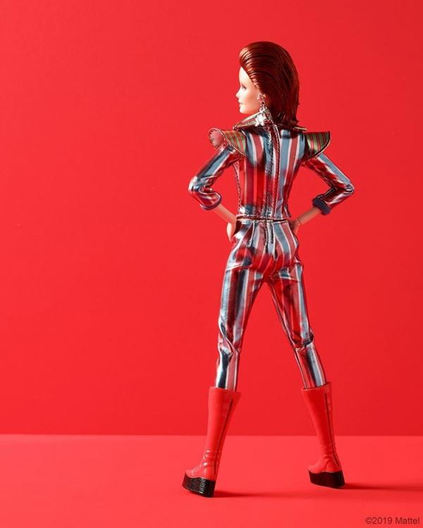 Barbie homenageia David Bowie. (Imagem:Barbie/Reprodução Instagram)