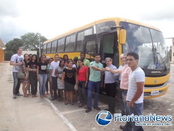 UFPI Campus Floriano adquire novo ônibus.(Imagem:FlorianoNews)