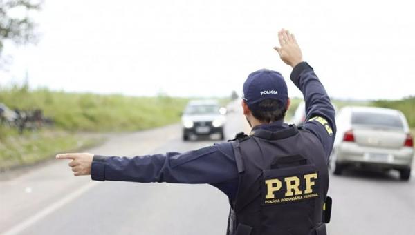Operação intensifica fiscalização nas rodoviais federais e PRF faz novo alerta(Imagem:PRF/Divulgação)
