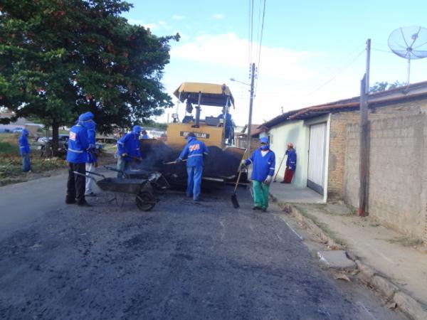 Rua Fernando Marques recebe pavimentação asfáltica.(Imagem:FlorianoNews)