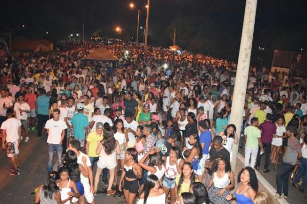 Florianenses lotam Avenida Beira Rio para festa de Reveillon.(Imagem:Secom)