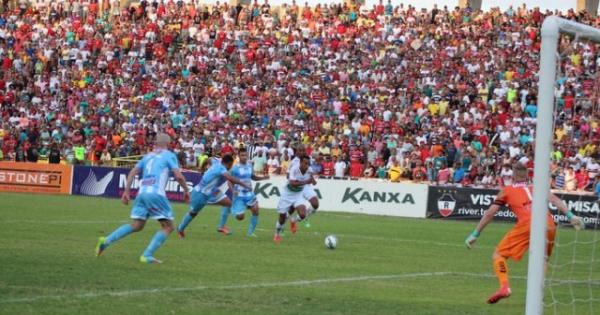 Lance de River-PI x Lajeadense-RS: vídeo flagra entrada irregular no estádio.(Imagem:Emanuele Madeira)