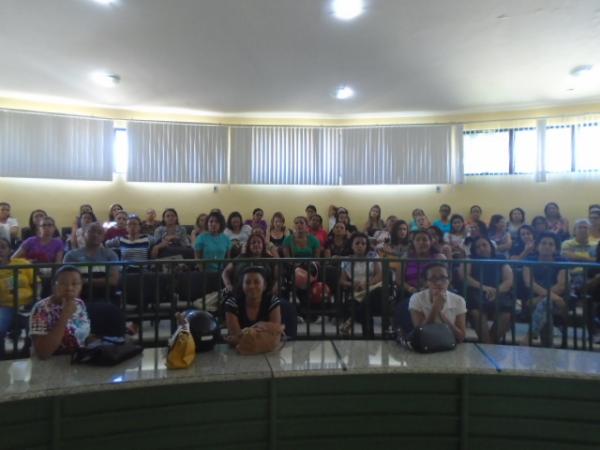 Com um terço das férias atrasado, professores da rede municipal deflagram greve em Floriano.(Imagem:FlorianoNews)