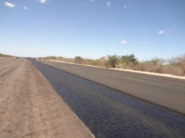 Secretário dos Transportes e deputado estadual visitam canteiro de obras do aeroporto Cangapara.(Imagem:FlorianoNews)