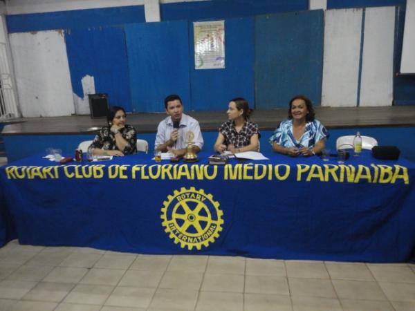 Rotary Club faz parceria com departamento da juventude para a realização de uma conferência.(Imagem:FlorianoNews)