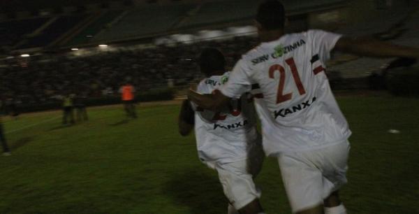 Fabinho e Lucas Bacelar marcam na vitória por 3 a 0 diante do Estanciano.(Imagem:Emanuele Madeira)