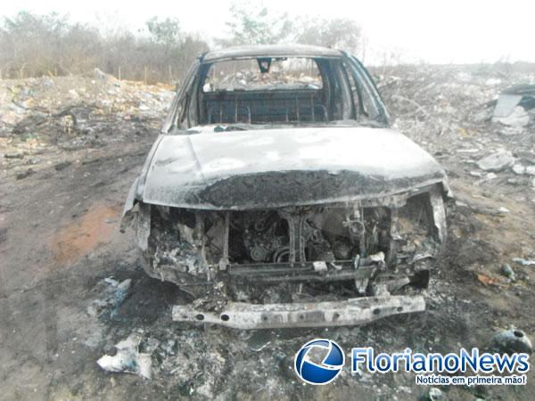 Veículo roubado em Barão de Grajaú é encontrado totalmente queimado em Floriano.(Imagem:FlorianoNews)