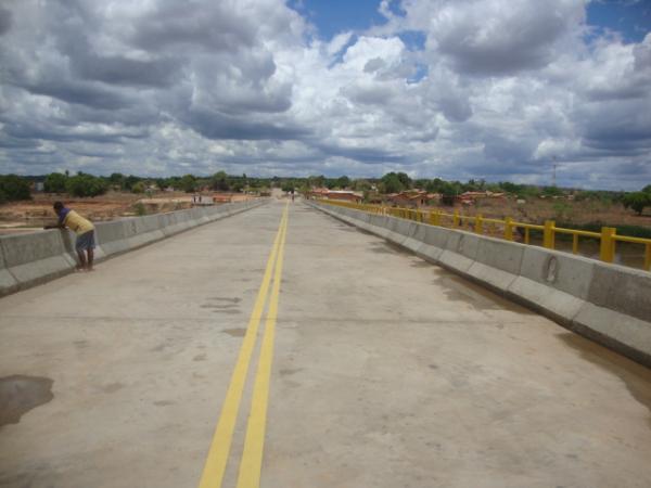 Nova ponte que dá acesso ao  municipio de Arraial(Imagem:redação)