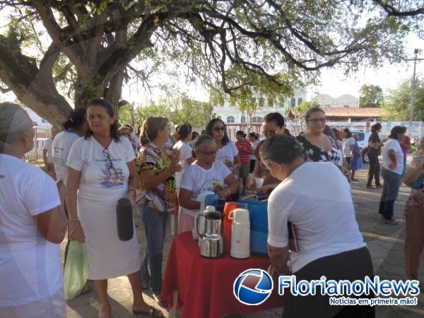Cat&oacute;licos de Floriano celebram centen&aacute;rio da devo&ccedil;&atilde;o &agrave; M&atilde;e Rainha.(Imagem:FlorianoNews)