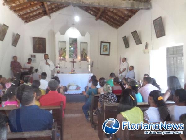 Fieis participaram do encerramento de N. Srª do Desterro na comunidade Araçás.(Imagem:FlorianoNews)