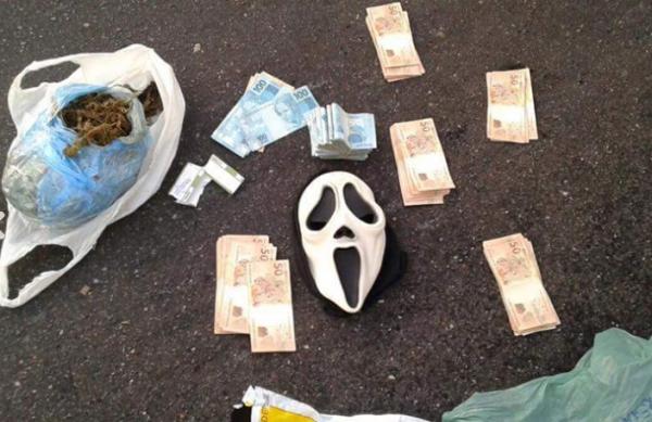 Suspeitos de tráfico são presos com máscara do 