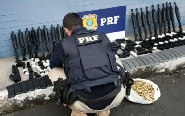 Fuzis seriam levados para o Complexo da Maré.(Imagem:Divulgação / PRF)