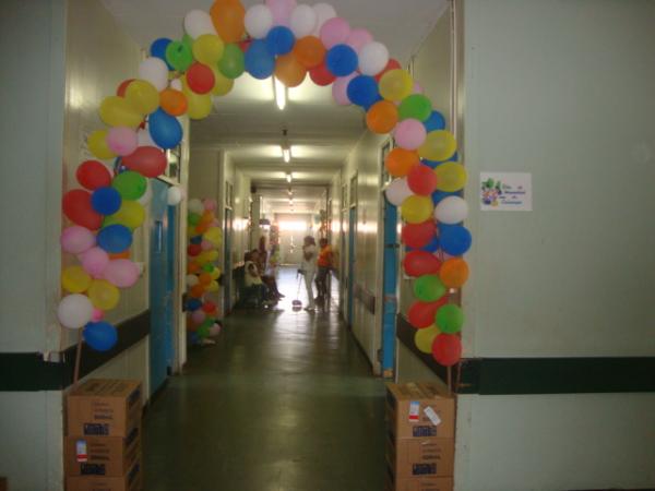 Corredor do Hospital de Floriano enfeitado para o dia das Crianças(Imagem:redação)