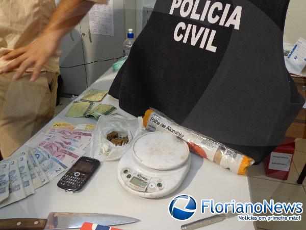 Polícia Civil de Floriano estoura boca de fumo em campo de futebol no bairro Guia.(Imagem:FlorianoNews)