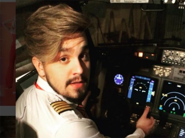 Luan Santana invade avião e faz show surpresa a 50 fãs.(Imagem:Famosidades)