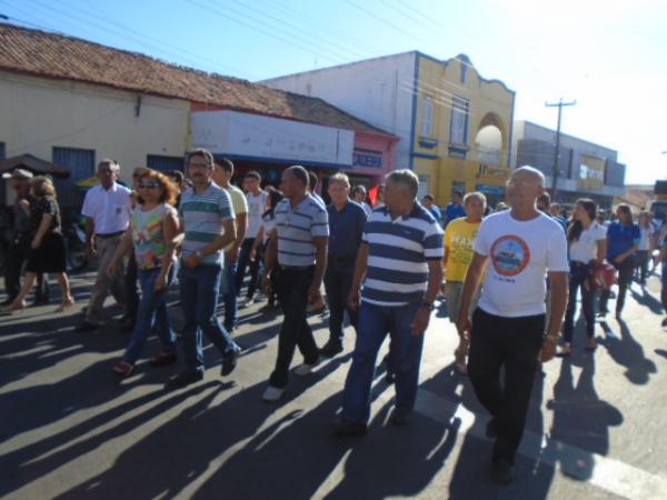 Entidades fazem manifestação contra a violência em Floriano.(Imagem:FlorianoNews)