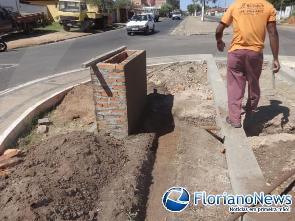 Prefeitura inicia reconstrução de rotatórias em Floriano.(Imagem:FlorianoNews)