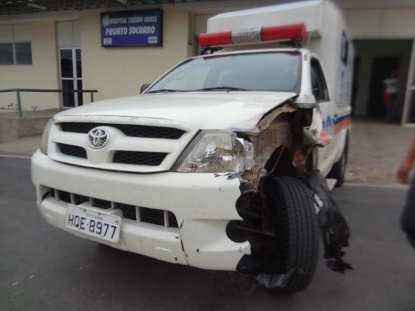 Moto colide com ambulância de Pastos Bons (MA).(Imagem:FlorianoNews)