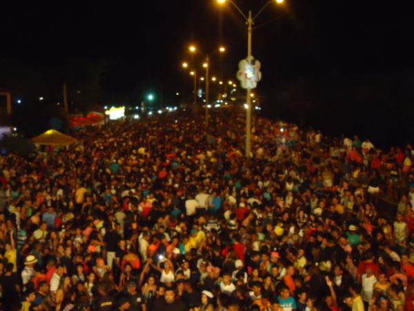 Arrastão leva milhares de pessoas à Avenida Beira-rio, em Floriano.(Imagem:FlorianoNews)