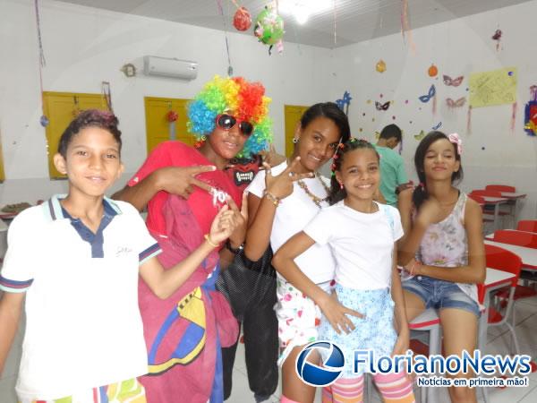 Estudantes participam de bailes carnavalescos em Floriano(Imagem:FlorianoNews)