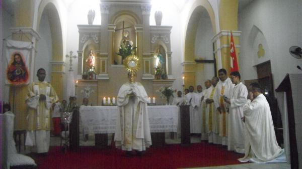 Missa e procissão marcaram dia de Corpus Christi em Floriano.(Imagem:FlorianoNews)