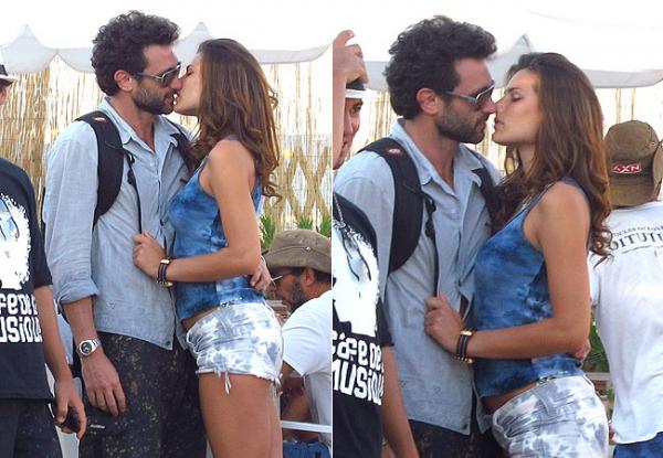Rico Mansur é fotografado aos beijos com nova namorada.(Imagem:Divulgação)