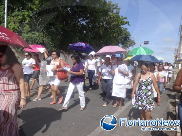 Mulheres unem suas dores às de Maria na Procissão das Dores.(Imagem:FlorianoNews)