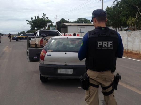 Fiscalização da PRF durante operação Tiradentes no Piauí.(Imagem:Fabiana Figueiredo/G1)