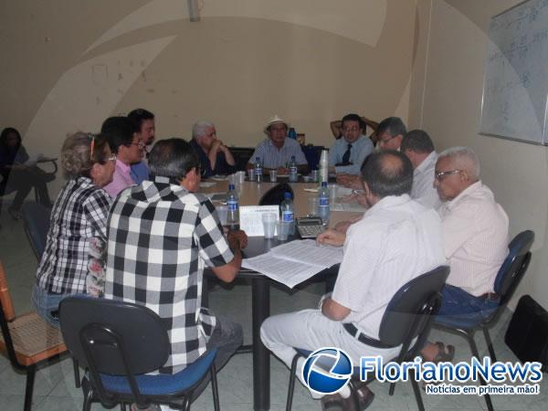 Representantes de sindicatos discutem Convenção Coletiva de Trabalho 2014/2015.(Imagem:FlorianoNews)