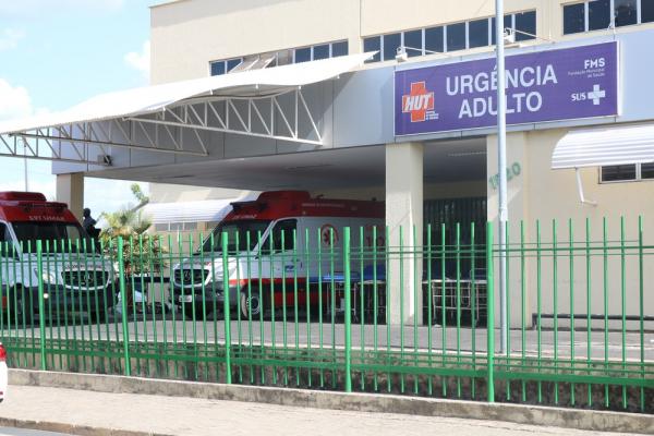 Suspeito foi levado para o Hospital de Urgência de Teresina (HUT)(Imagem:Lucas Marreiros/G1)