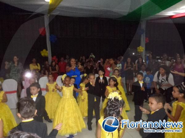 Realizada solenidade de formatura dos alunos do Pré-II da Escola Mega.(Imagem:FlorianoNews)