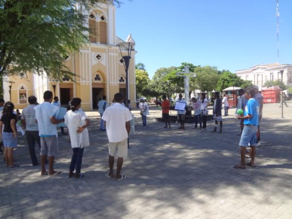 Caminhada lembra o Dia Internacional de Combate às Drogas em Floriano.(Imagem:FlorianoNews)