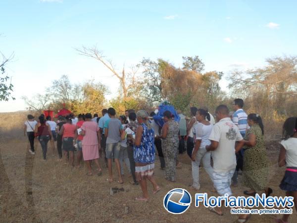 Procissão encerrou os festejos de Bom Jesus da Lapa na localidade Tabuleiro do Mato.(Imagem:FlorianoNews)