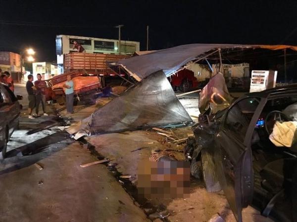 Colisão entre dois veículos deixa um feirante morto no Centro de Floriano(Imagem:FlorianoNews)