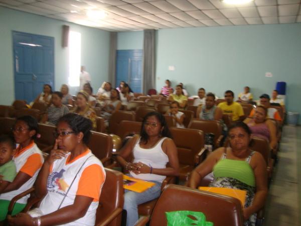 Participação de Agentes de Saúde na capacitação, a proposta é orientar os agentes no intuito de ajudar as pessoas que sofrem com a violência na familia ou no trânsito(Imagem:Amarelinho)