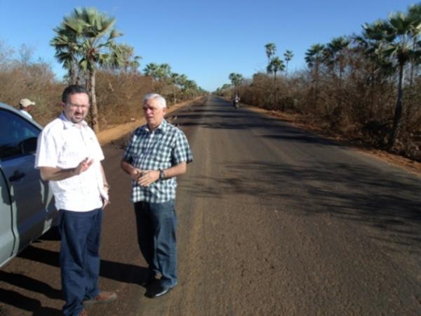 Estrada entre Campo Maior a Cabeceiras já está com 18 km de pavimentação concluída?.(Imagem:Assessoria de Comunicação)