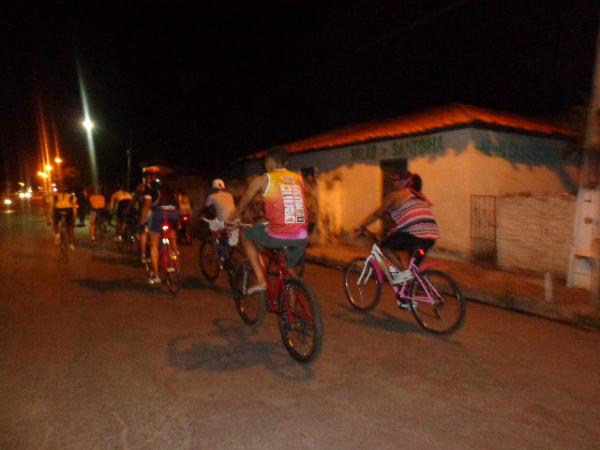 Associação dos Corredores do Sertão realizou 1º passeio ciclístico noturno.(Imagem:FlorianoNews)