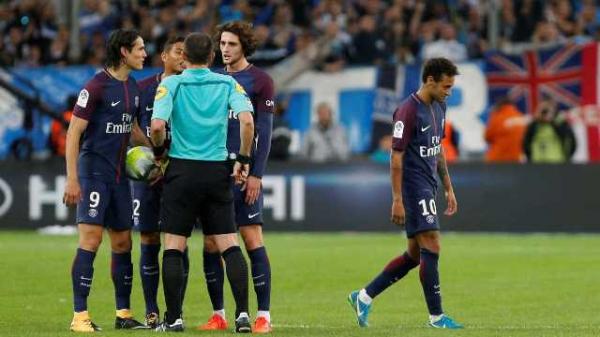 Jogador recebeu vermelho no empate do PSG contra o Marselha.(Imagem:REUTERS/Philippe Laurenson)