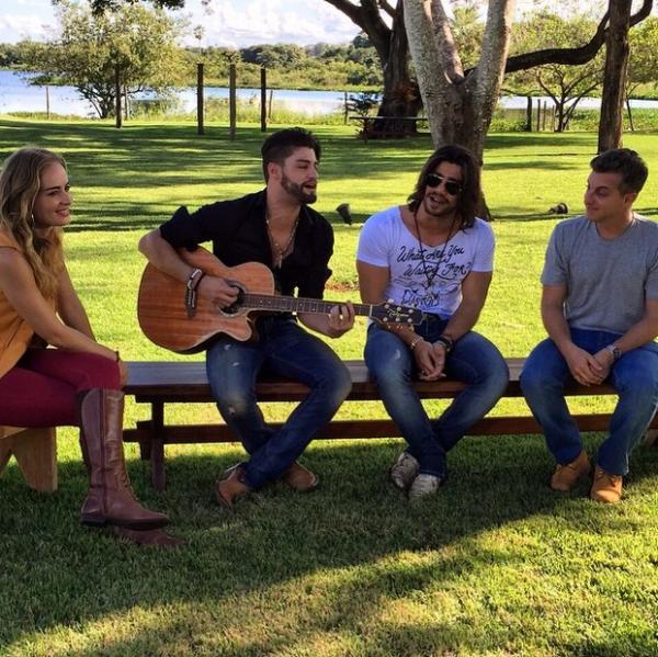 Angélica e Luciano Huck com Munhoz e Mariano em gravação no Pantanal.(Imagem:Instagram / Reprodução)