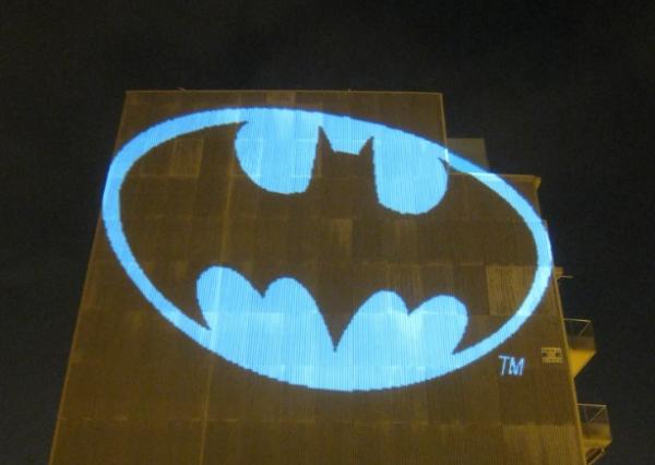 Bat-sinal, do Batman, projetado em Barcelona; Celebração aos 80 anos do herói em São Paulo terá a projeção.(Imagem:Flickr/Si1very/Creative Commons)