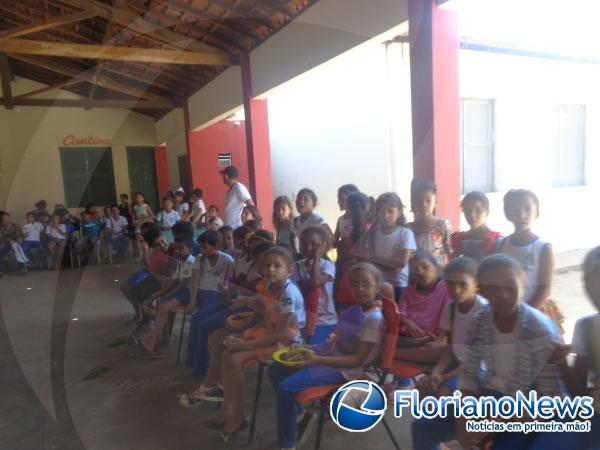 Participação dos alunos e suas famílias no evento do Folclore.(Imagem:FlorianoNews)