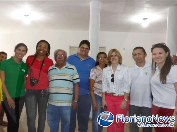 Professores Fazem entrega de alimentos para APAE de Floriano.(Imagem:FlorianoNews)