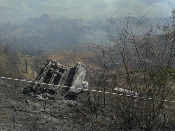 Carros incendiaram após colisão na BR-316 em Demerval Lobão.(Imagem:Gilcilene Araújo/G1)