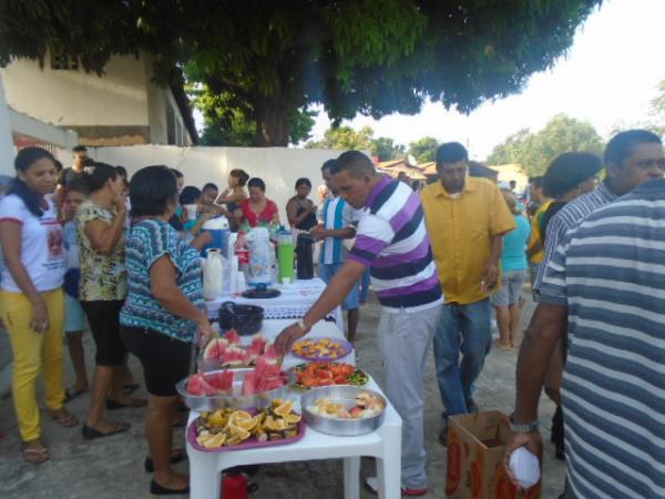 Café da manhã partilhado marca abertura dos festejos de Santa Cruz em Floriano.(Imagem:FlorianoNews)