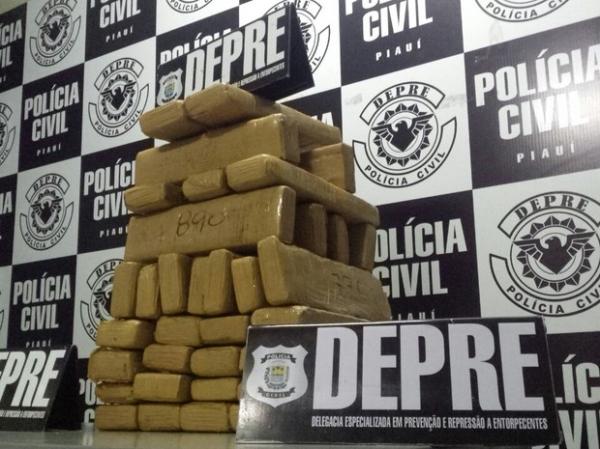Droga foi apreendida em táxi em Teresina.(Imagem:Divulgação/Polícia Civil)